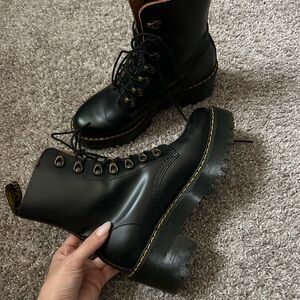 DR.MARTEN Leona Boot